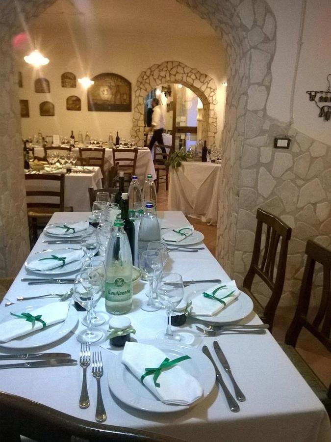 Agriturismo Tre Santi Villa Padula Rum bild